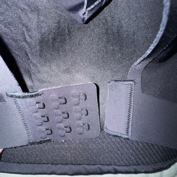 Athleta Penomena Black Sports Bra. Size 38DD GUC - Picture 8 of 8